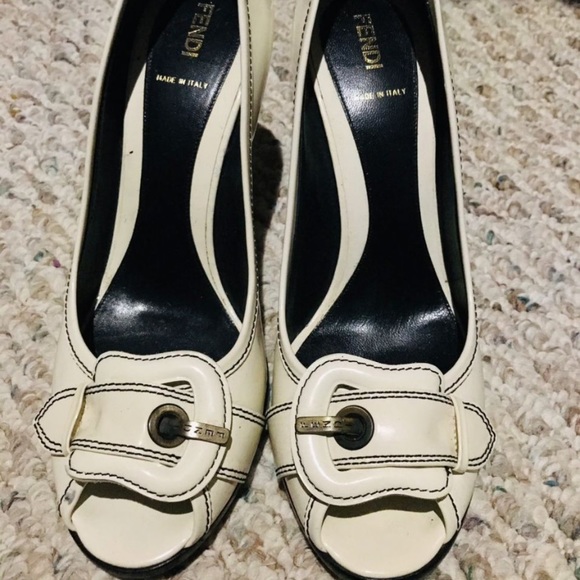 Fendi Buckle heels cream - Picture 2 of 7